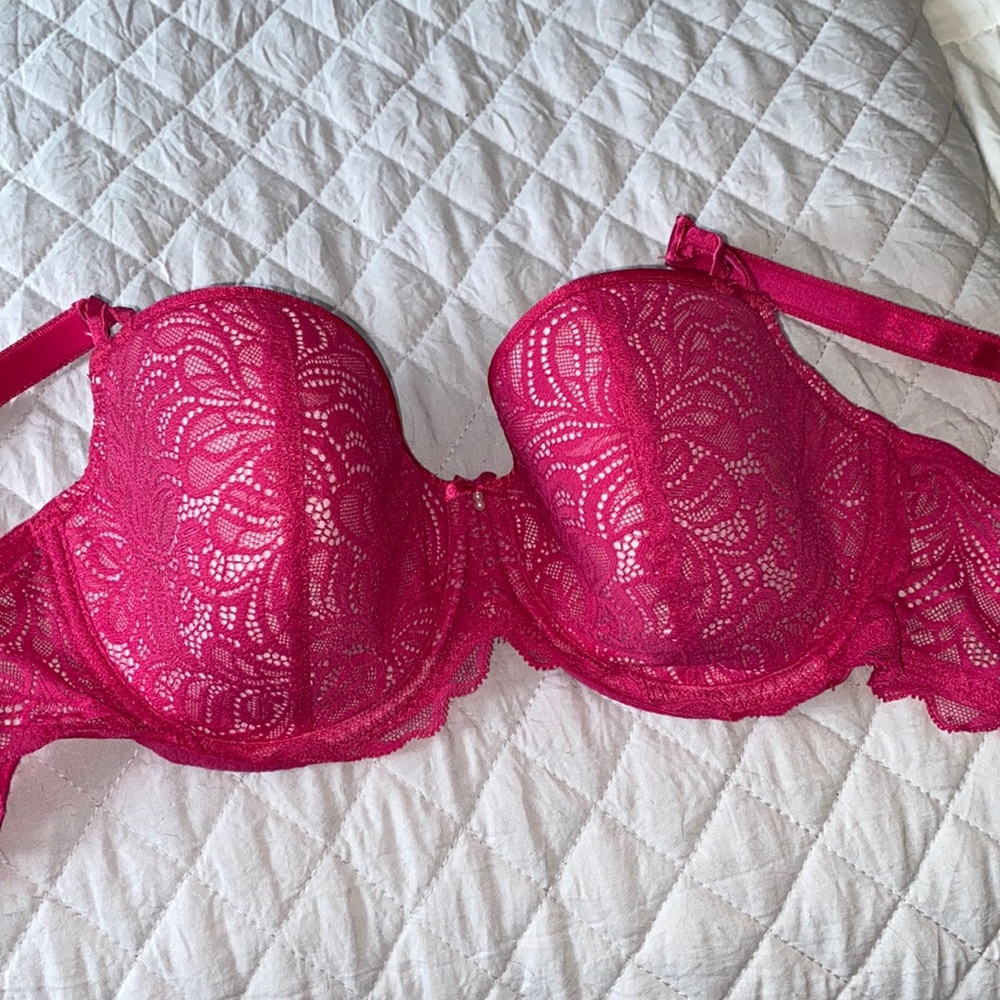 Pink lace bra with pearls